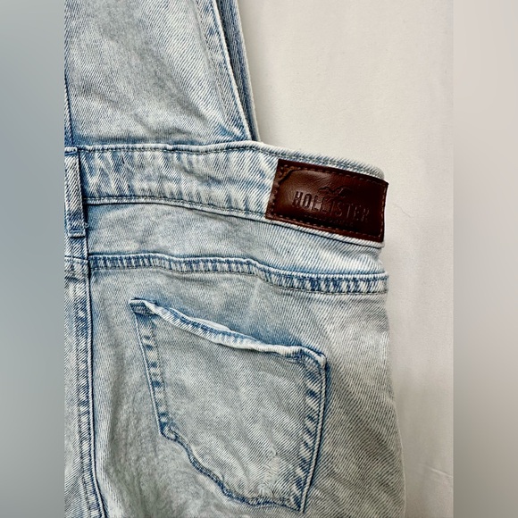Hollister Boyfriend Short Overalls – Distressed Light Wash – Size S - Picture 9 of 12